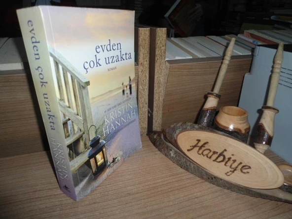 EVDEN ÇOK UZAKTA ürün görseli