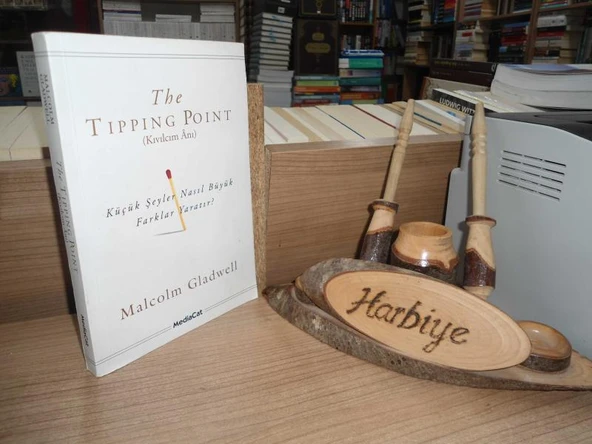 THE TIPPING POINT (KIVILCIM ANI) - KÜÇÜK ŞEYLER NASIL BÜYÜK FARKLAR YARATIR? ürün görseli