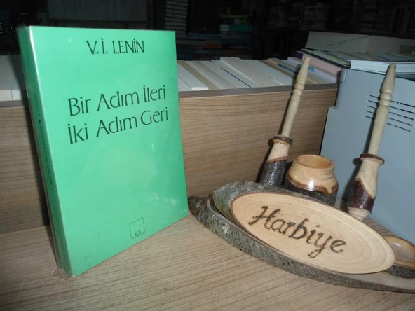 BİR ADIM İLERİ İKİ ADIM GERİ ürün görseli