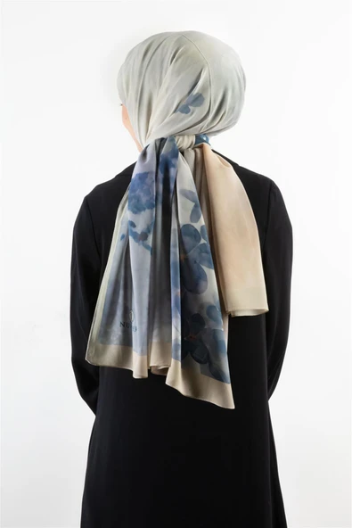 KREP ŞAL BATİK VE ÇİÇEK DESENLİ İNDİGO - BEJ RENKLİ 70X190 KIRIŞMAZ ŞAL İTALYAN DİKİŞLİ ürün görseli