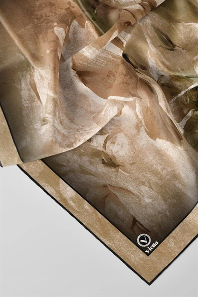 Twill Sulu Boyalı Çiçek Desenli Bej Renkli 90x90 Eşarp (İpek İçermez) Kenar Dikiş Şekli El Dikişli - Resim 2