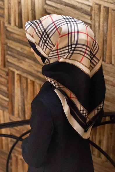 %100 Twill İpek Ekose Desenli Siyah Renkli 90x90 Eşarp Dikim Şekli : El Dikişi ürün görseli
