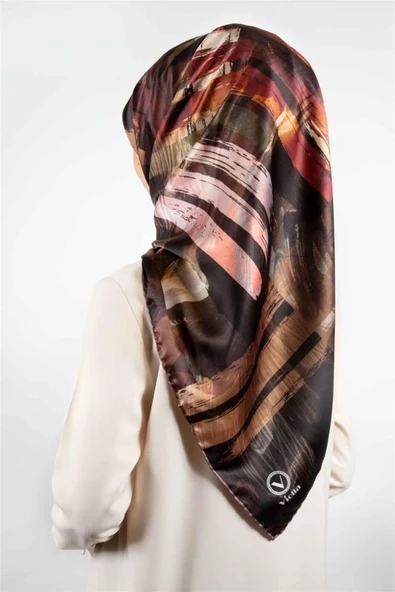 Rayon Fırça Darbeli Batik Desenli Bej Renkli 90x90 Eşarp (İpek İçermez) Dikim Şekli : El Dikişi ürün görseli