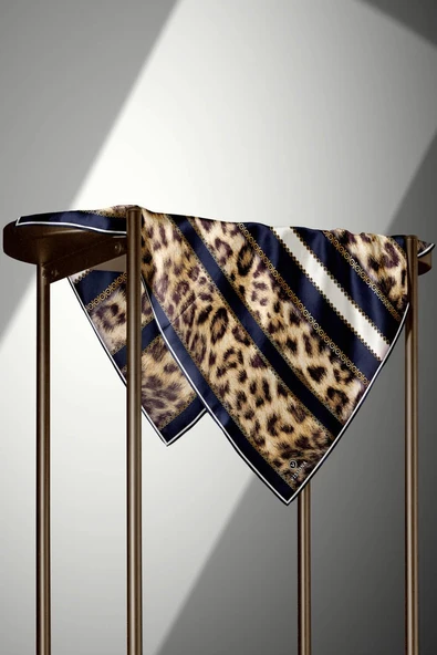 %100 Twill İpek Leopar Desenli Lacivert - Krem Renkli 90x90 Eşarp Dikim Şekli : El Dikişi - Resim 3