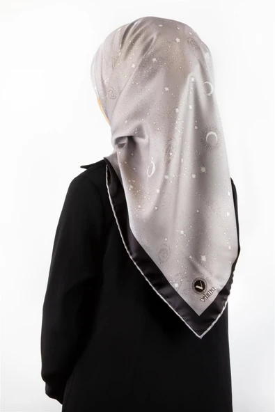 Twill Galaksi Desenli Gri Renkli 90x90 Eşarp (İpek İçermez) Kenar Dikiş Şekli El Dikişli ürün görseli 1