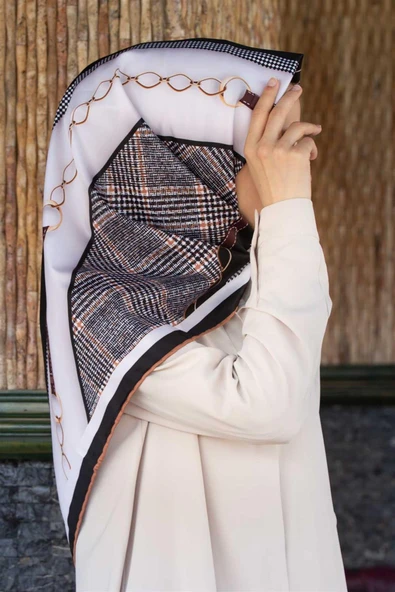 Twill Kemer Desenli Siyah Renkli 90x90 Eşarp (İpek İçermez) Kenar Dikiş Şekli El Dikişli ürün görseli