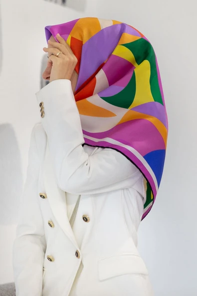 %100 Twill İpek Geometrik Desenli Fuşya Renkli 90x90 Eşarp Dikim Şekli : El Dikişi ürün görseli 1