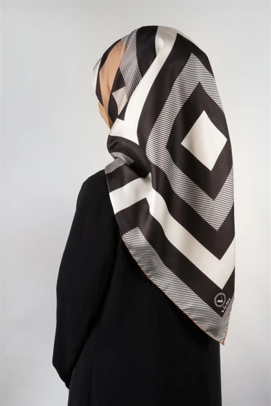Twill Geometrik Desenli Vizon Renkli 90x90 Eşarp (İpek İçermez) Dikim Şekli : El Dikişi ürün görseli