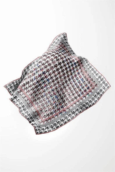 Twill Kazayağı Desenli Pudra Renkli 90x90 Eşarp (İpek İçermez) Kenar Dikiş Şekli El Dikişli - Resim 3