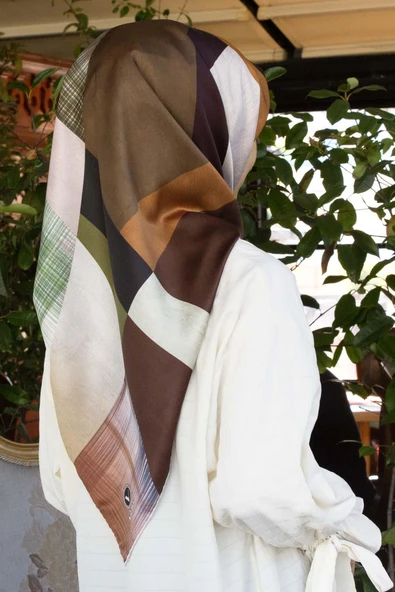 Twill Geometrik Desenli Vizon Renkli 90x90 Eşarp (İpek İçermez) Kenar Dikiş Şekli El Dikişli ürün görseli