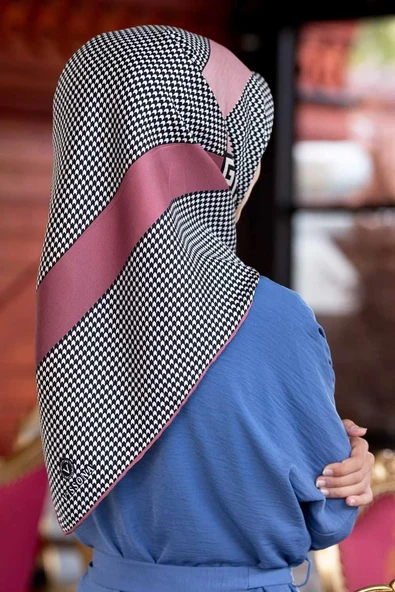 %100 Twill İpek Kazayağı Desenli Pudra - Gül Kurusu Renkli 90x90 Eşarp Dikim Şekli : El Dikişi ürün görseli