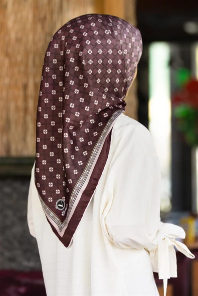 Twill Degradeli Nokta Desenli Pembe Renkli 90x90 Eşarp (İpek İçermez) Kenar Dikiş Şekli El Dikişli ürün görseli