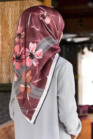 Twill Papatya Desenli Gül Kurusu Renkli 90x90 Eşarp (İpek İçermez) Kenar Dikiş Şekli El Dikişli ürün görseli