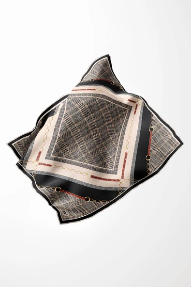 Twill Kemer ve Zincir Detaylı Ekose Desenli Siyah Renkli 90x90 Eşarp (İpek İçermez) Kenar Dikiş Şekli El Dikişli - Resim 4