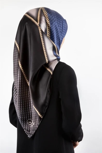 Rayon Gold Detaylı Geometrik Desenli İndigo Renkli 90x90 Eşarp (İpek İçermez) Kenar Dikiş Şekli El Dikişli ürün görseli