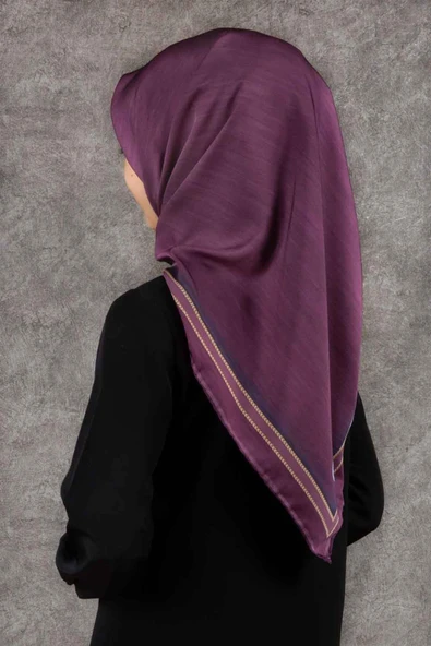 Twill Efektli Bordür Desenli Mürdüm Renkli 90x90 Eşarp (İpek İçermez) Dikim Şekli : El Dikişi ürün görseli