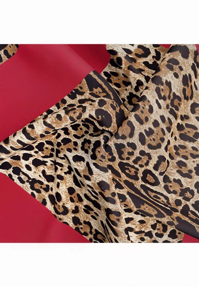 %100 Twill İpek Leopar Desenli Kırmızı Renkli 90x90 Eşarp Dikim Şekli : El Dikişi - Resim 3