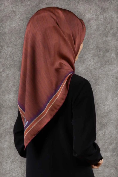 Twill Efektli Bordür Desenli Taba Renkli 90x90 Eşarp (İpek İçermez) Dikim Şekli : El Dikişi ürün görseli 1