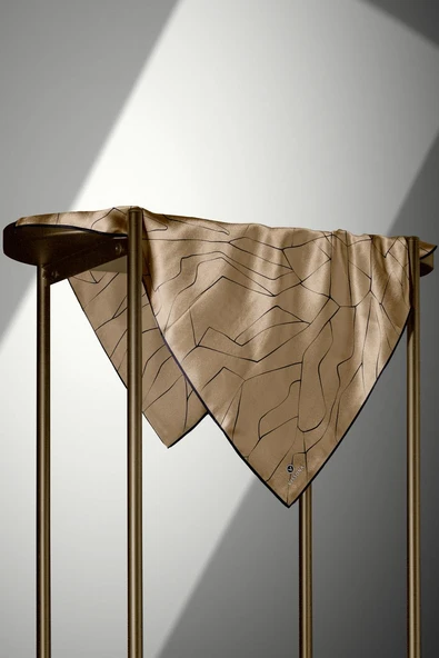 %100 Twill İpek Çizgi Desenli Bej - Siyah Renkli 90x90 Eşarp Dikim Şekli : El Dikişi - Resim 4