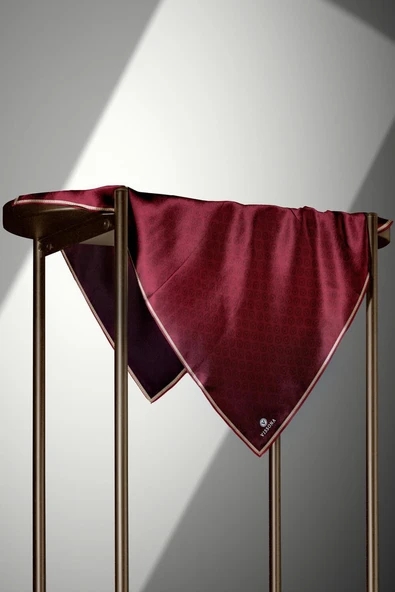 %100 Twill İpek Monogram Desenli Bordo Renkli 90x90 Eşarp Dikim Şekli : El Dikişi - Resim 4