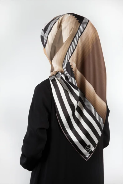Twill Geometrik Desenli Bej Renkli 90x90 Eşarp (İpek İçermez) Kenar Dikiş Şekli El Dikişli ürün görseli