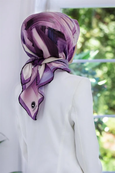 Kristal Fırça Efekti Desenli Mor Renkli 90x90 Eşarp (İpek İçermez) Kenar Dikiş Şekli El Dikişli ürün görseli