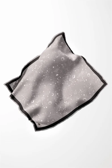 Twill Galaksi Desenli Gri Renkli 90x90 Eşarp (İpek İçermez) Kenar Dikiş Şekli El Dikişli - Resim 4