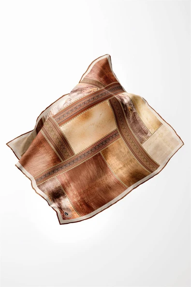 Twill Dokulu Ve Geometrik Desenli Taba Renkli 90x90 Eşarp (İpek İçermez) Dikim Şekli : El Dikişi - Resim 4