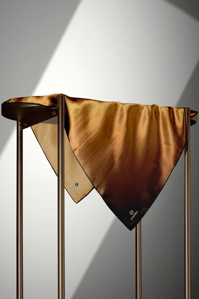 %100 Twill İpek Degrade Desenli Gold Renkli 90x90 Eşarp Dikim Şekli : El Dikişi - Resim 3