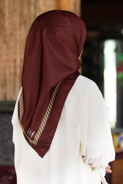 Twill Kenar Motifi Zincir Desenli Düz Bordo Renkli 90x90 Dikim Şekli : El Dikişi Eşarp (İpek İçermez) ürün görseli