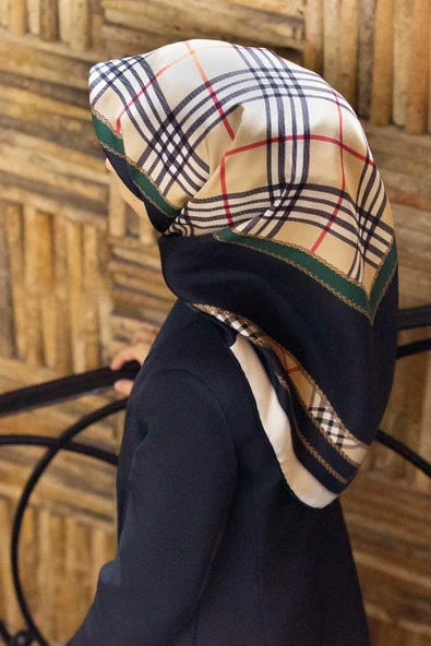 %100 Twill İpek Ekose Desenli Zümrüt Yeşili Renkli 90x90 Eşarp Dikim Şekli : El Dikişi ürün görseli