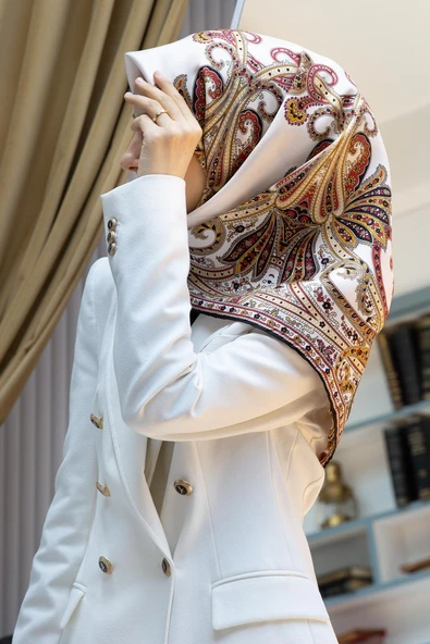 %100 Twill İpek Şal Desenli Siyah - Krem Renkli 90x90 Eşarp Dikim Şekli : El Dikişi ürün görseli 1