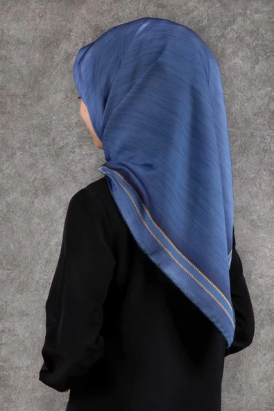 Twill Efektli Bordür Desenli Bebe Mavisi Renkli 90x90 Eşarp (İpek İçermez) Dikim Şekli : El Dikişi ürün görseli