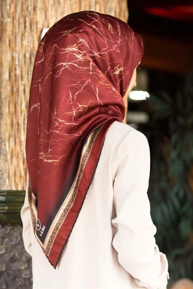 Twill Barok Çerçeveli Mermer Desenli Bordo Renkli 90x90 Eşarp (İpek İçermez) Kenar Dikiş Şekli El Dikişli ürün görseli