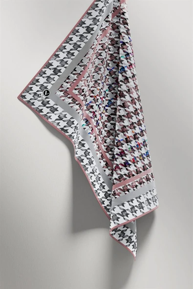 Twill Kazayağı Desenli Pudra Renkli 90x90 Eşarp (İpek İçermez) Kenar Dikiş Şekli El Dikişli - Resim 4