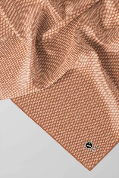 Twill Dokulu Düz Renk Desenli Somon Renkli 90x90 Eşarp (İpek İçermez) Kenar Dikiş Şekli El Dikişli ürün görseli