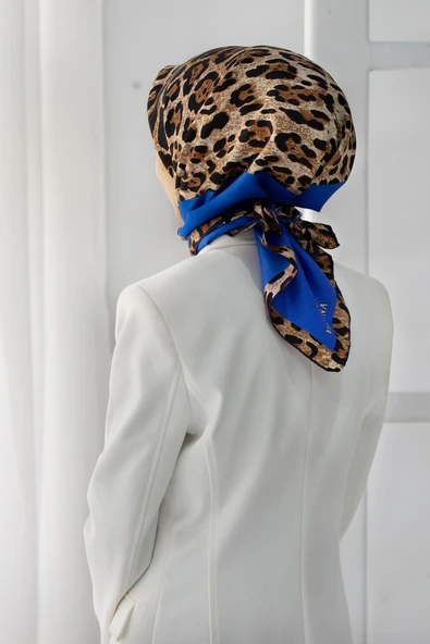 %100 Twill İpek Leopar Desenli Saks Renkli 90x90 Eşarp Dikim Şekli : El Dikişi ürün görseli