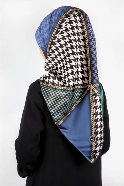 Twil Geometrik Ve Kazayak Desenli İndigo - Petrol Yeşili Renkli 90x90 Eşarp (İpek İçermez) Dikim Şekli : El Dikişi ürün görseli