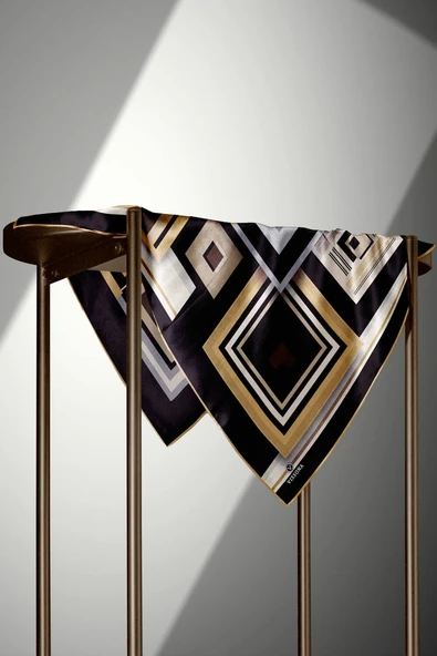 %100 Twill İpek Kare Desenli Siyah - Gold Renkli 90x90 Eşarp Kenar Dikiş Şekli El Dikişli - Resim 3