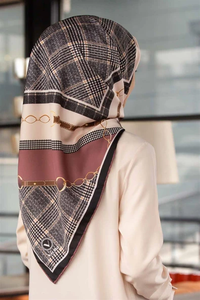 Twill Kemer ve Zincir Detaylı Ekose Desenli Gül Kurusu Renkli 90x90 Eşarp (İpek İçermez) Kenar Dikiş Şekli El Dikişli ürün görseli