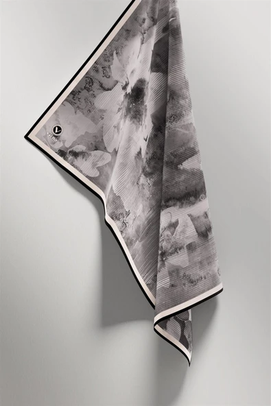 Twill Batik Desenli Füme Renkli 90x90 Eşarp (İpek İçermez) Dikim Şekli : El Dikişi - Resim 4