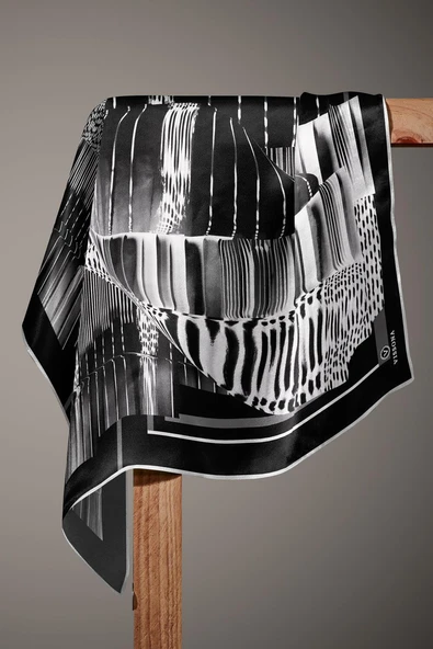 %100 Twill İpek Geometrik Desenli Siyah - Beyaz Renkli 90x90 Eşarp Dikim Şekli : El Dikişi - Resim 4