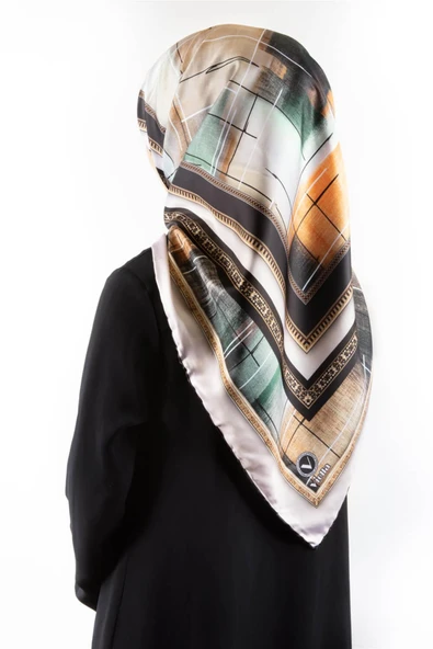 Twill Gold Çerçeveli ve Fırça Desenli Petrol Yeşili Renkli 90x90 Eşarp (İpek İçermez) Dikim Şekli : El Dikişi ürün görseli