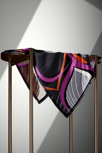 %100 Twill İpek Çizgili Geometrik Desenli Siyah - Gri Renkli 90x90 Eşarp Dikim Şekli : El Dikişi - Resim 3