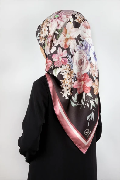 Twill Sonbahar Desenli Siyah - Pudra Renkli 90x90 Eşarp (İpek İçermez) Kenar Dikiş Şekli El Dikişli ürün görseli
