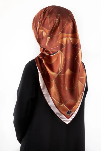 Twill Geometrik Desenli Taba Renkli 90x90 Eşarp (İpek İçermez) Kenar Dikiş Şekli El Dikişli ürün görseli