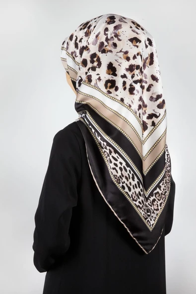 Twill Kemerli ve Leopar Desenli Siyah Renkli 90x90 Eşarp (İpek İçermez) Dikim Şekli : El Dikişi ürün görseli