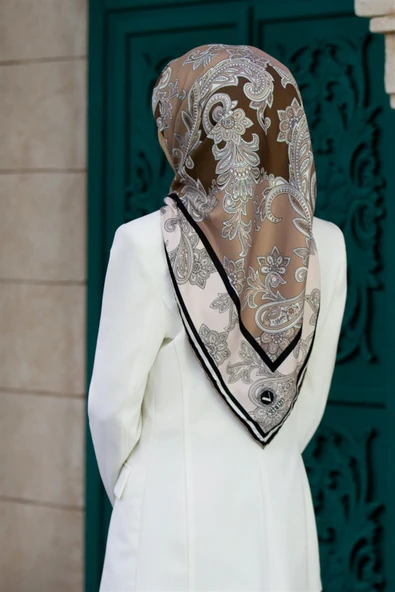 Kristal Şal Desenli Bej Renkli 90x90 Eşarp (İpek İçermez) Kenar Dikiş Şekli El Dikişli ürün görseli