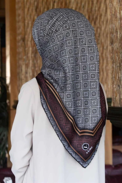 Twill Geometrik Çıtır Desenli Gül Kurusu Renkli 90x90 Eşarp (İpek İçermez) Kenar Dikiş Şekli El Dikişli ürün görseli