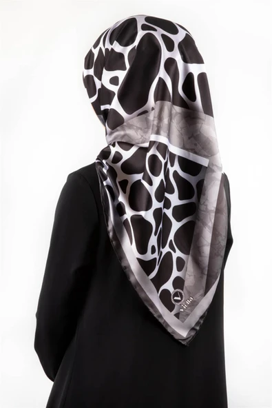 Twill Taş Desenli Gri Renkli 90x90 Eşarp (İpek İçermez)Kenar Dikiş Şekli El Dikişli ürün görseli